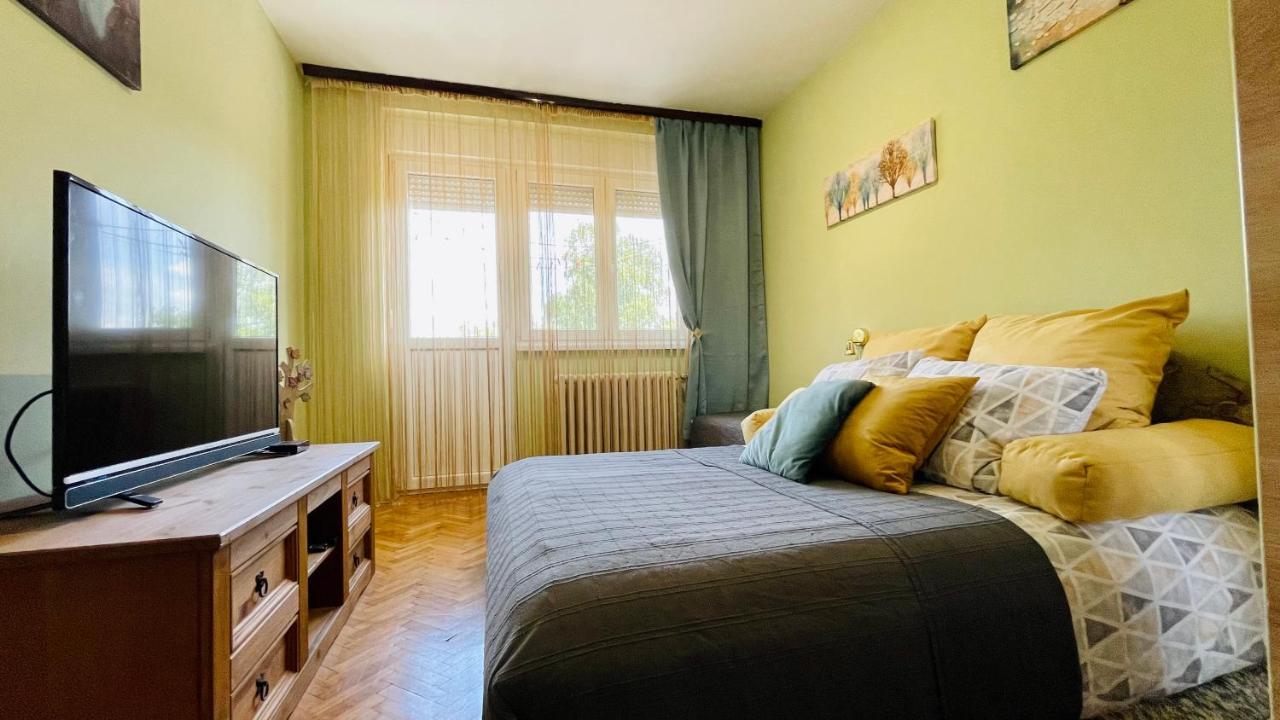 Apartman Jelena II Sremska Mitrovica Exterior foto